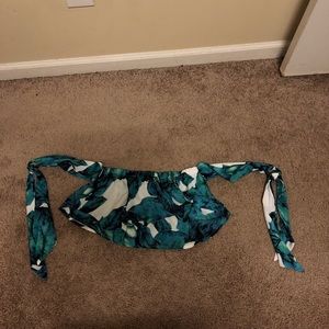 Vestique banana leaf crop top